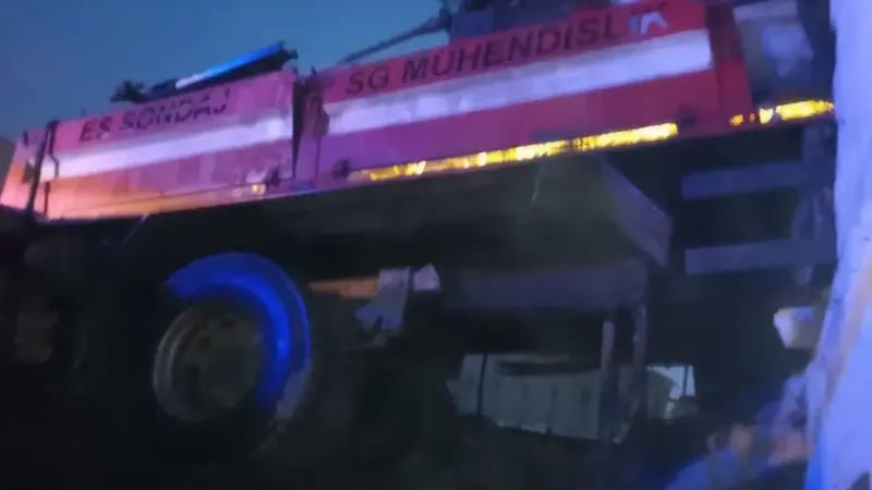 Ankara'da freni patlayan sondaj aracı eve girdi: 1 yaralı