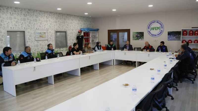 Arnavutköy'de afetlere karşı hazırlık toplantısı Arnavutköy'de afetlere karşı hazırlık toplantısı