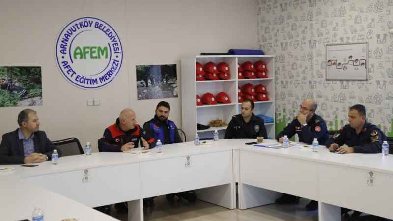 Arnavutköy'de afetlere karşı hazırlık toplantısı Arnavutköy'de afetlere karşı hazırlık toplantısı