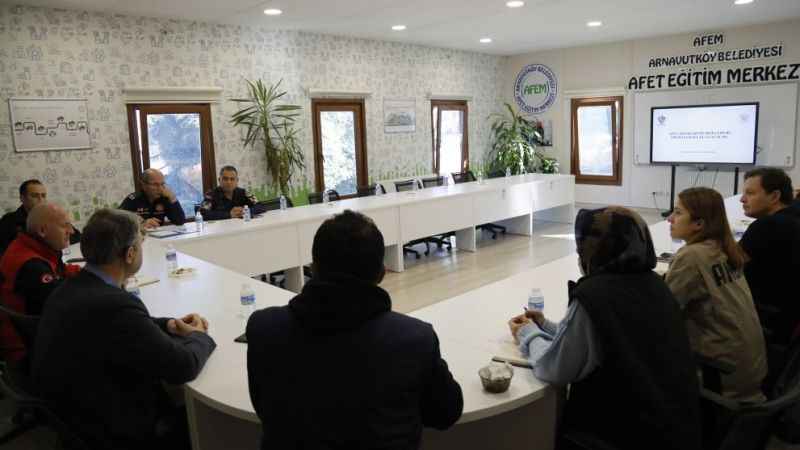 Arnavutköy'de afetlere karşı hazırlık toplantısı Arnavutköy'de afetlere karşı hazırlık toplantısı