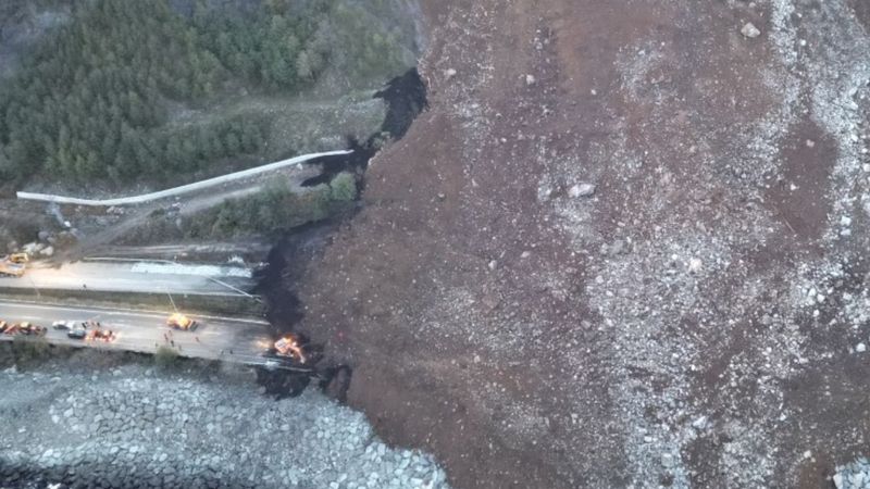 Artvin’de heyelan: Yolun büyük bölümü ulaşıma kapandı!