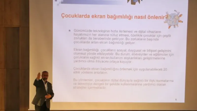 Kartal Belediyesi’nden ‘İnternetin Çocuklar Üzerindeki Zararlı Etkileri’ semineri Kartal Belediyesi’nden ‘İnternetin Çocuklar Üzerindeki Zararlı Etkileri’ semineri