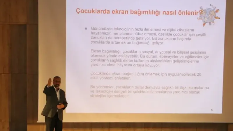 Kartal Belediyesi’nden ‘İnternetin Çocuklar Üzerindeki Zararlı Etkileri’ semineri Kartal Belediyesi’nden ‘İnternetin Çocuklar Üzerindeki Zararlı Etkileri’ semineri