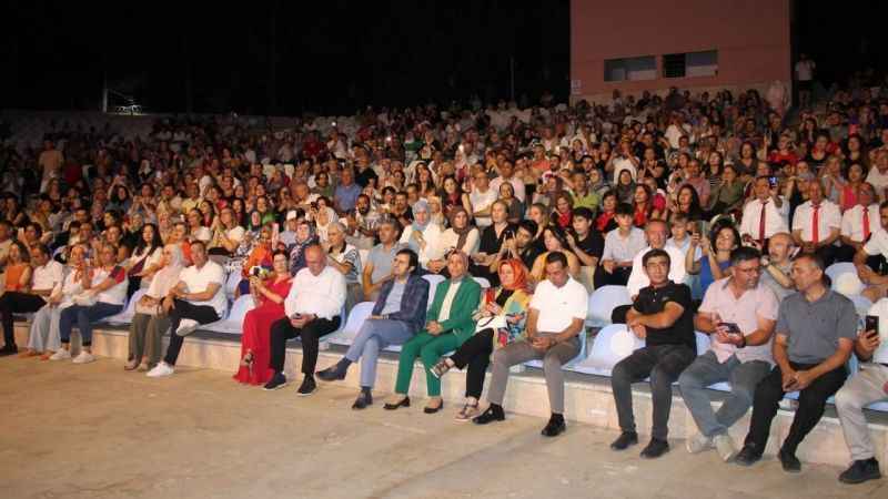 Bedia Akartürk, Denizlililere unutulmaz gece yaşattı Bedia Akartürk, Denizlililere unutulmaz gece yaşattı