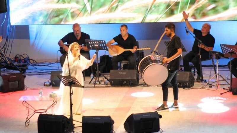 Bedia Akartürk, Denizlililere unutulmaz gece yaşattı