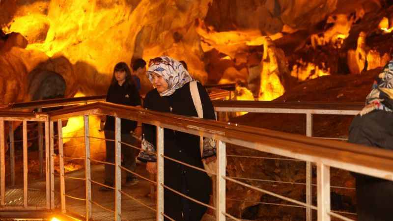 Turistlerin yeni gözdesi: Tulumtaş Mağarası Turistlerin yeni gözdesi: Tulumtaş Mağarası