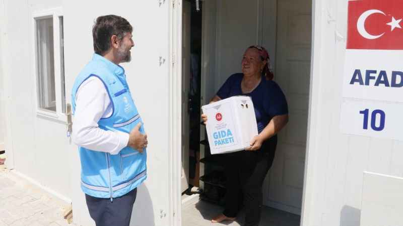 Türkiye Diyanet Vakfı Hatay’da 15 bin adet yardım kolisi dağıttı Türkiye Diyanet Vakfı Hatay’da 15 bin adet yardım kolisi dağıttı