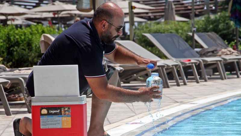 Antalya'da havuzlar denetlenip numune alınıyor Antalya'da havuzlar denetlenip numune alınıyor