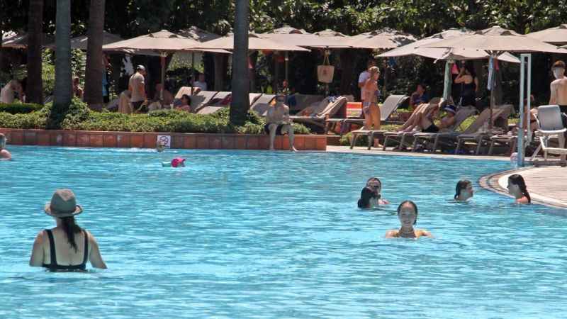 Antalya'da havuzlar denetlenip numune alınıyor Antalya'da havuzlar denetlenip numune alınıyor
