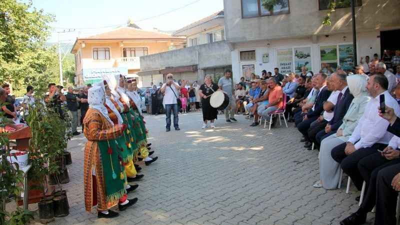 Şenköy Kızılcık Şenliği'nde renkli görüntüler Şenköy Kızılcık Şenliği'nde renkli görüntüler