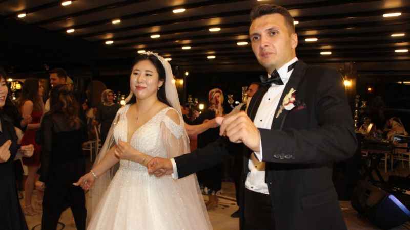 Koreli Yoojin kalbini Türk askeri Haluk’a kaptırdı Koreli Yoojin kalbini Türk askeri Haluk’a kaptırdı