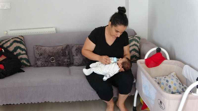 Sağlık ekibi sayesinde bebeğini deprem anında doğurdu Sağlık ekibi sayesinde bebeğini deprem anında doğurdu