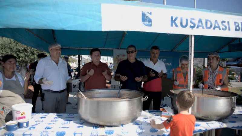 Kuşadası Belediyesi'nden 10 bin kişilik aşure hayrı