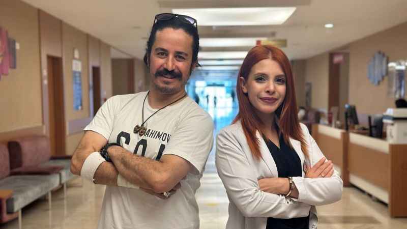 Tiyatro oyununu sergilemek için 30 günde 20 kilo verdi Tiyatro oyununu sergilemek için 30 günde 20 kilo verdi