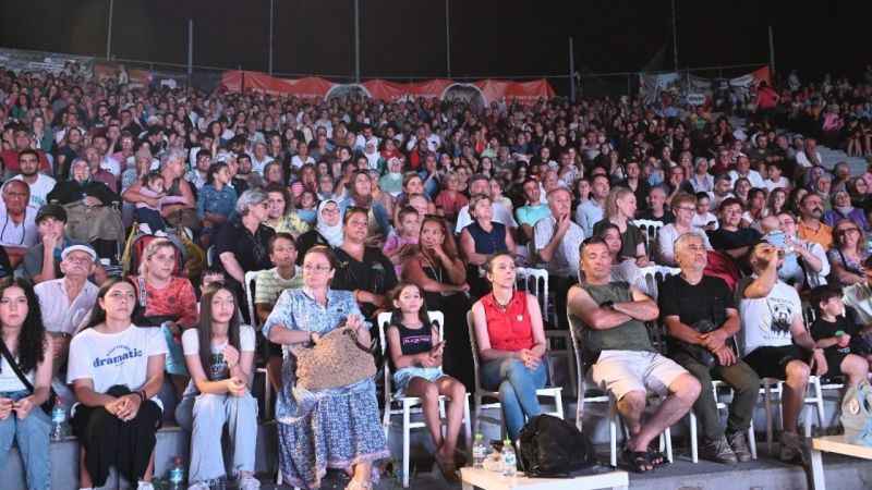 Dağıstan Halk Dansları Yalova’da beğeni topladı Dağıstan Halk Dansları Yalova’da beğeni topladı