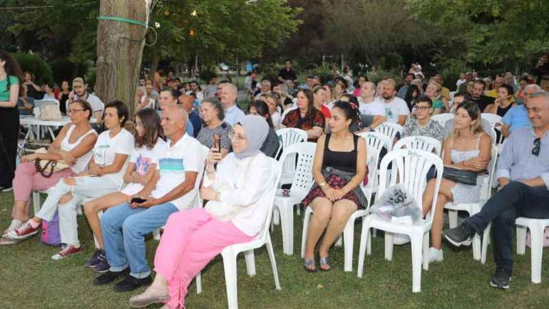 İzmit Belediyesi'nden Özkan Uğur'a müzikal anma İzmit Belediyesi'nden Özkan Uğur'a müzikal anma