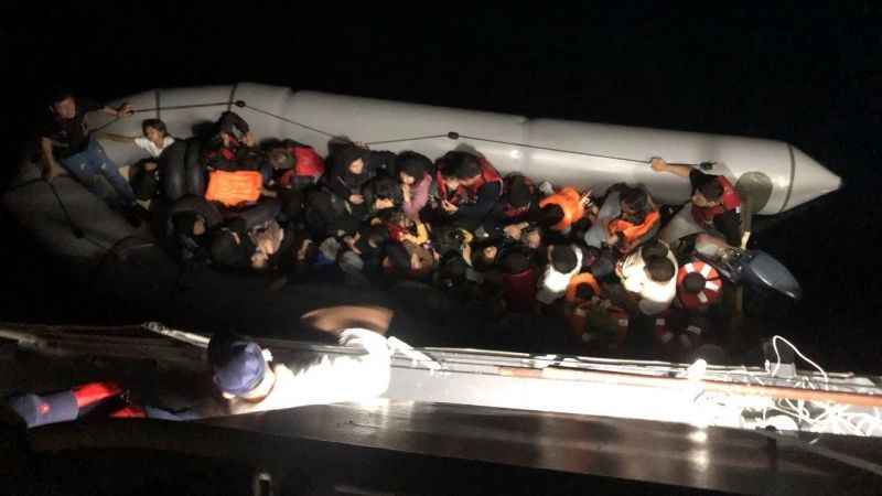 Ayvacık açıklarında 37 kaçak göçmen yakalandı Ayvacık açıklarında 37 kaçak göçmen yakalandı