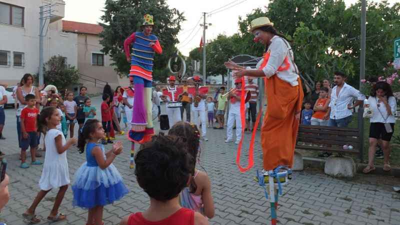 Balıkesir’de çocuklar eğlenceye doydu