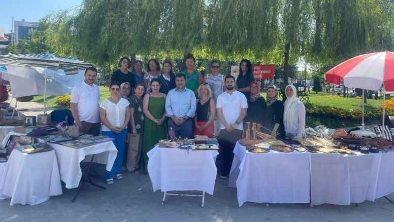 Sanatçı kadınlar göz kamaştırdı