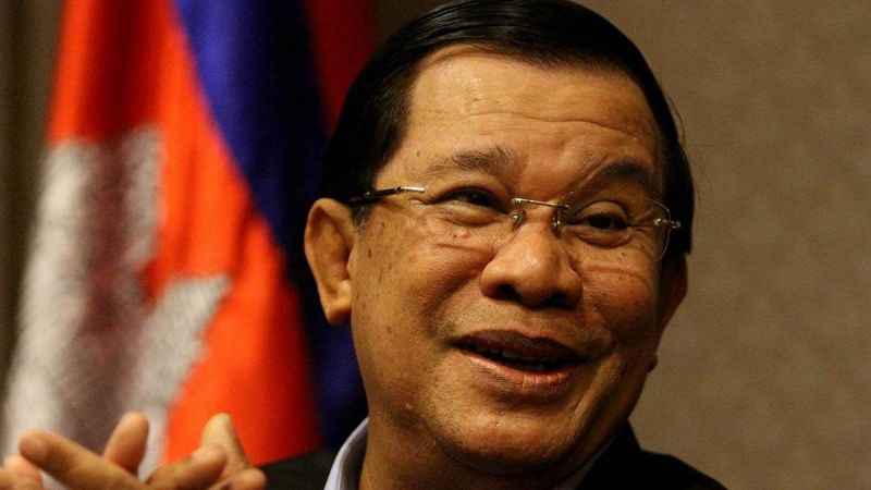 Kamboçya Başbakanı 39 yıllık görevini oğluna devrediyor Kamboçya Başbakanı 39 yıllık görevini oğluna devrediyor