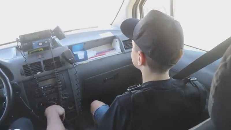 Kayseri polisinden engelli çocuğa doğum günü sürprizi Kayseri polisinden engelli çocuğa doğum günü sürprizi