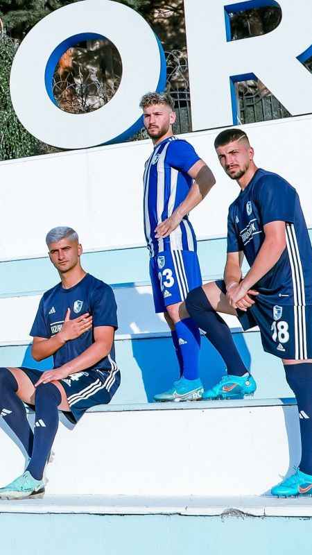 Erzurumspor FK'dan Cumhuriyet'in 100. yılına özel forma Erzurumspor FK'dan Cumhuriyet'in 100. yılına özel forma