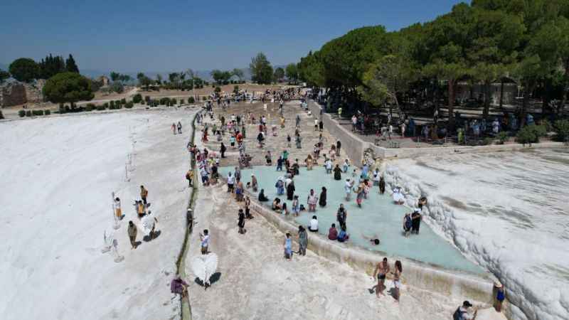 Pamukkale ilk 7 ayda 1,2 milyon turisti ağırladı Pamukkale ilk 7 ayda 1,2 milyon turisti ağırladı