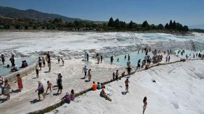 Pamukkale ilk 7 ayda 1,2 milyon turisti ağırladı Pamukkale ilk 7 ayda 1,2 milyon turisti ağırladı