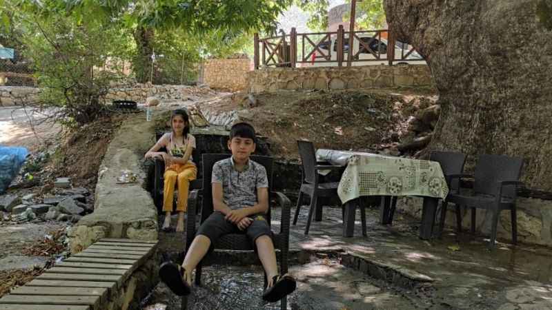 Vatandaş sıcaklarda dere yataklarına akın ediyor Vatandaş sıcaklarda dere yataklarına akın ediyor