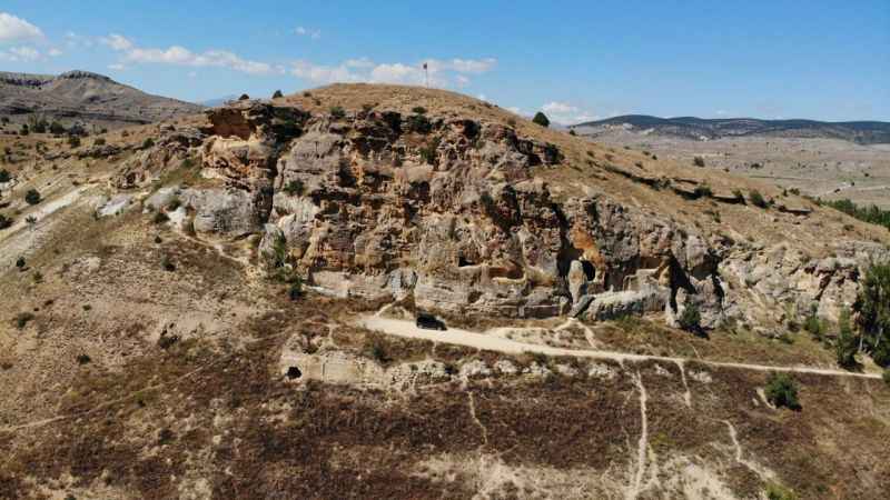 Tarihi Manastır ilgisizlik nedeniyle kuşlara yuva oldu Tarihi Manastır ilgisizlik nedeniyle kuşlara yuva oldu