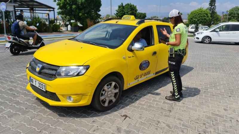 Fethiye’de ticari taksiler denetlendi Fethiye’de ticari taksiler denetlendi