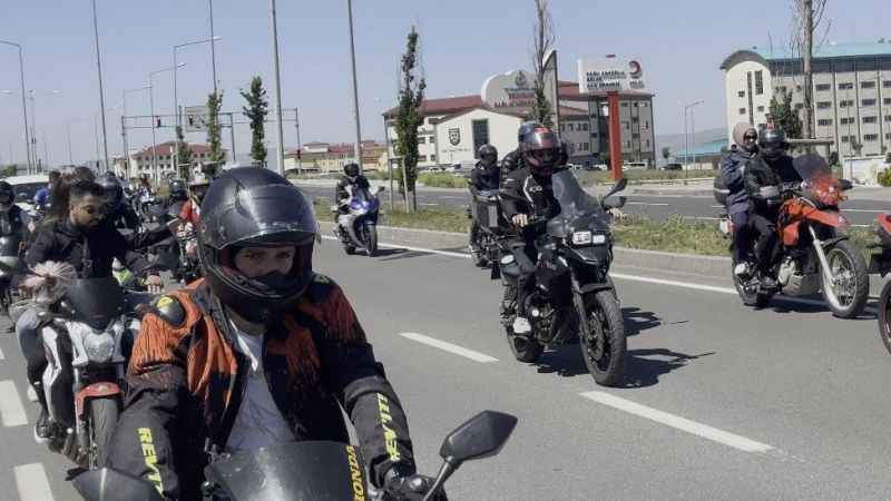 Erzurum’da motosikletli düğün alayı