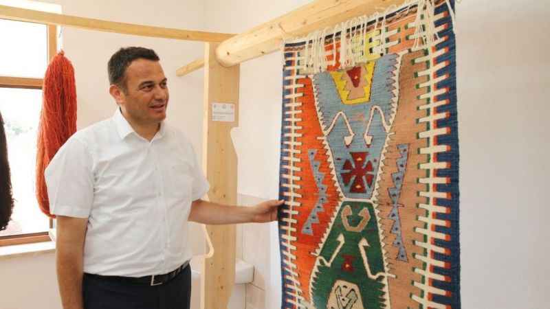 Kaş’ta “Barak Kilimi” dokumacılığı başlatıldı Kaş’ta “Barak Kilimi” dokumacılığı başlatıldı