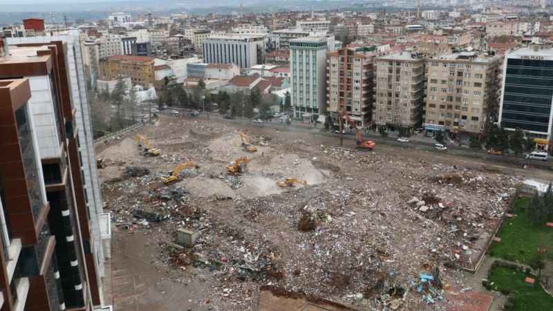 Diyarbakır'da 411 kişinin hayatını kaybettiği 6 yapıdan geriye dümdüz alan kaldı Diyarbakır'da 411 kişinin hayatını kaybettiği 6 yapıdan geriye dümdüz alan kaldı