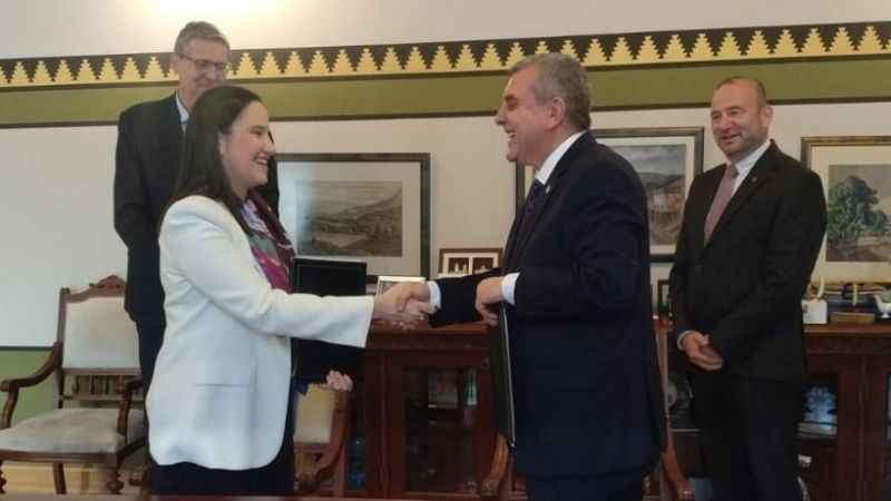 Şanlıurfa ile Saraybosna kardeş şehir oldu Şanlıurfa ile Saraybosna kardeş şehir oldu