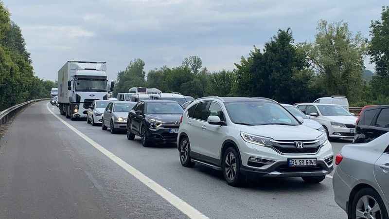 TEM'de zincirleme trafik kazası: 3 yaralı