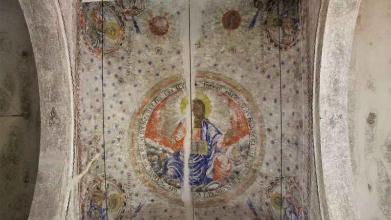 Hz. İsa ve havarilerinin figürleri cami kubbesinde Hz. İsa ve havarilerinin figürleri cami kubbesinde
