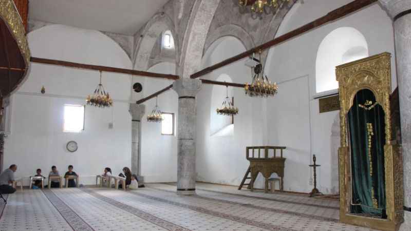 Hz. İsa ve havarilerinin figürleri cami kubbesinde Hz. İsa ve havarilerinin figürleri cami kubbesinde