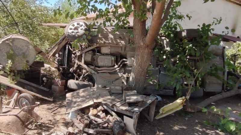 Elazığ’da otomobil bahçeye uçtu: 8 yaralı Elazığ’da otomobil bahçeye uçtu: 8 yaralı