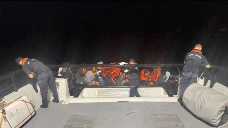 Ayvacık açıklarında 30 kaçak göçmen yakalandı