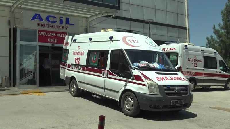Gercüş’te iki aileden 10 kişi zehirlenme şüphesiyle hastaneye kaldırıldı Gercüş’te iki aileden 10 kişi zehirlenme şüphesiyle hastaneye kaldırıldı