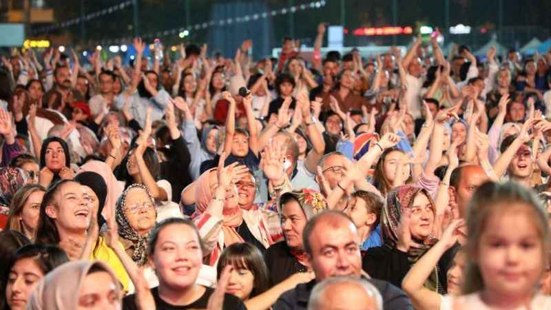 Aşık Seyrani Kültür ve Sanat Festivali'nde Kıraç Rüzgarı Aşık Seyrani Kültür ve Sanat Festivali'nde Kıraç Rüzgarı