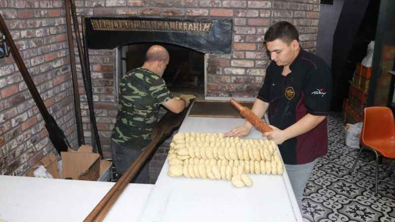 Çörek ustasının sıcakla imtihanı Çörek ustasının sıcakla imtihanı