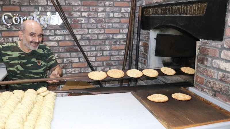 Çörek ustasının sıcakla imtihanı Çörek ustasının sıcakla imtihanı