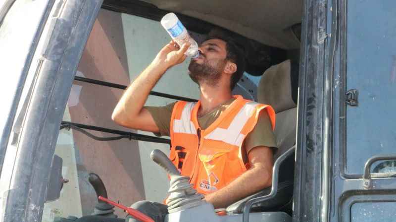 Enkaz kentte Basra sıcağında zorlu yıkım Enkaz kentte Basra sıcağında zorlu yıkım