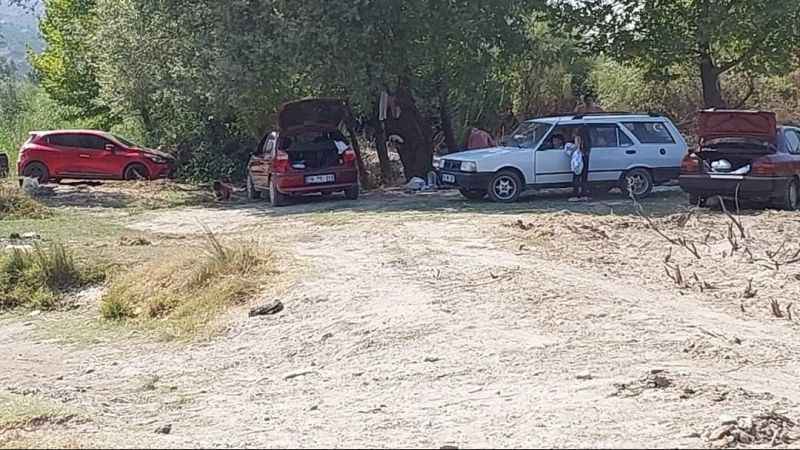 Muhtar, sıcaktan bunalan köylülere plaj yaptırdı Muhtar, sıcaktan bunalan köylülere plaj yaptırdı