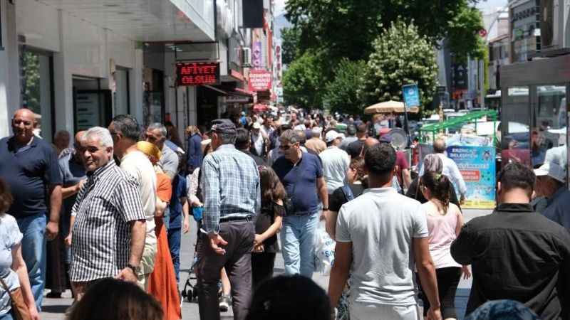 Türkiye'de geçen yıl 2,8 milyon kişi iller arasında göç etti Türkiye'de geçen yıl 2,8 milyon kişi iller arasında göç etti