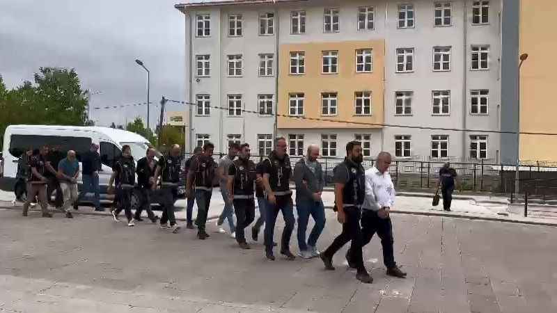Beşiktaş Başkanı Çebi’nin yöneticiliğini yaptığı fabrikayı dolandıran 11 kişi adliyede Beşiktaş Başkanı Çebi’nin yöneticiliğini yaptığı fabrikayı dolandıran 11 kişi adliyede