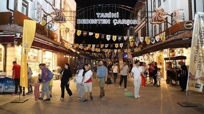 2'inci Tarihi Bedesten Alışveriş Günleri'ne yoğun ilgi 2'inci Tarihi Bedesten Alışveriş Günleri'ne yoğun ilgi