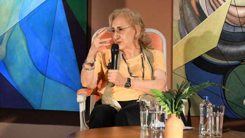 Ünlü yazar Kuşadası’na yerleşmek istiyor Ünlü yazar Kuşadası’na yerleşmek istiyor